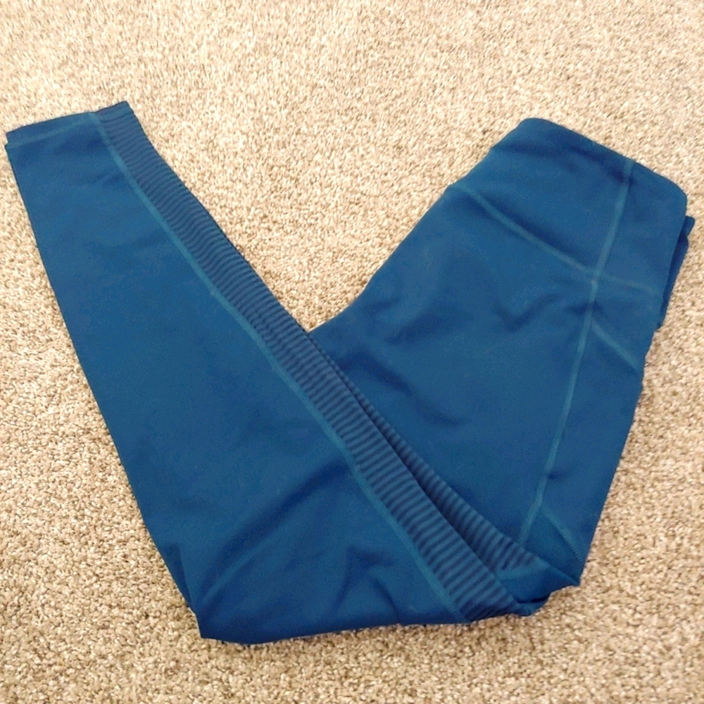 **Generous Pockets** Athletic Leggings